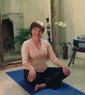 Lorraine Kelly feet photo thumbnail