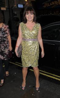 Lorraine Kelly feet photo thumbnail
