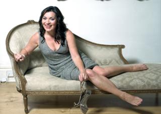 Lorraine Kelly feet photo thumbnail