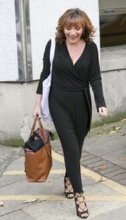 Lorraine Kelly feet photo thumbnail