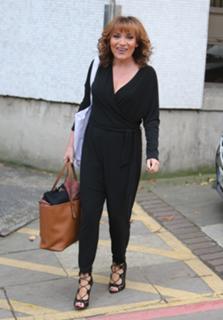 Lorraine Kelly feet photo thumbnail