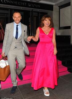 Lorraine Kelly feet photo thumbnail
