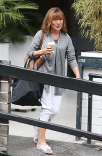 Lorraine Kelly feet photo thumbnail