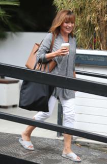 Lorraine Kelly feet photo thumbnail