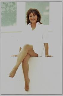 Lorraine Kelly feet photo thumbnail