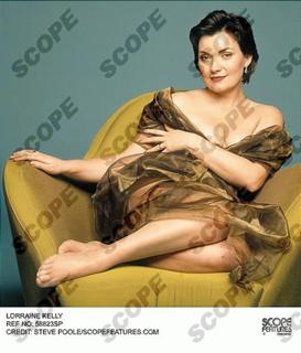 Lorraine Kelly feet photo thumbnail