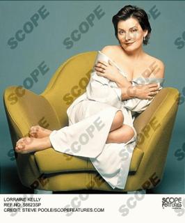 Lorraine Kelly feet photo thumbnail