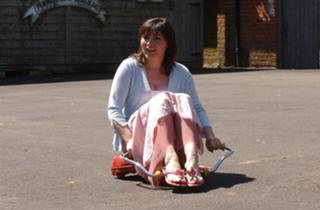 Lorraine Kelly feet photo thumbnail