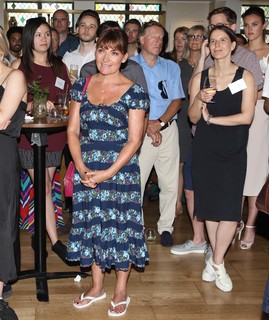Lorraine Kelly feet photo thumbnail
