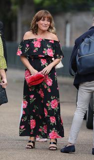 Lorraine Kelly feet photo thumbnail