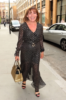Lorraine Kelly feet photo thumbnail