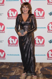 Lorraine Kelly feet photo thumbnail