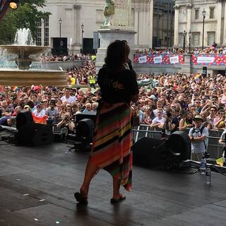 Lorraine Kelly feet photo thumbnail