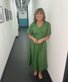Lorraine Kelly feet photo thumbnail