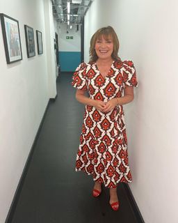 Lorraine Kelly feet photo thumbnail
