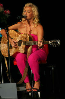 Lorrie Morgan feet photo 19