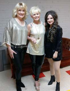 Lorrie Morgan feet photo 16