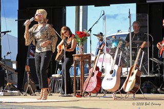 Lorrie Morgan feet photo 5