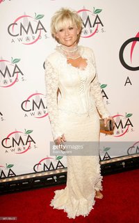 Lorrie Morgan feet photo 12