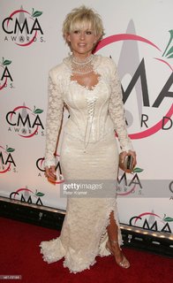 Lorrie Morgan feet photo 10