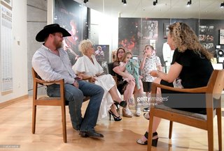 Lorrie Morgan feet photo 17