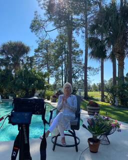 Lorrie Morgan feet photo 4