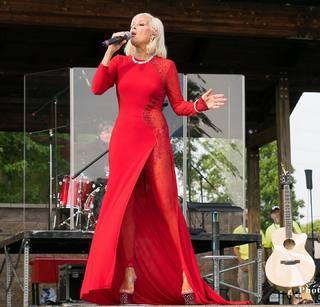 Lorrie Morgan feet photo 14