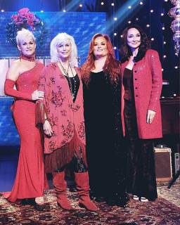 Lorrie Morgan feet photo 11