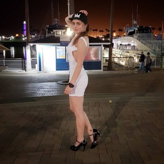 Loserfruit feet photo thumbnail