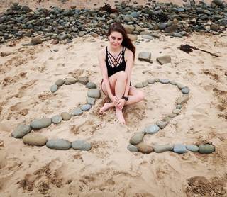 Loserfruit feet photo thumbnail