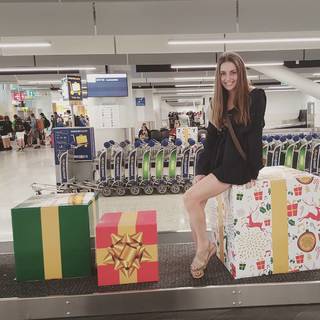 Loserfruit feet photo thumbnail