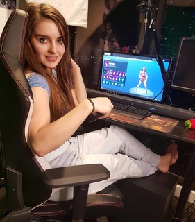 Loserfruit feet photo thumbnail