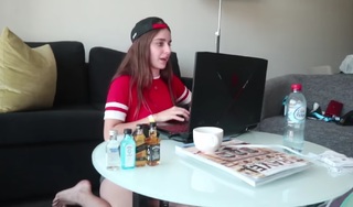 Loserfruit feet photo thumbnail