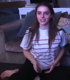 Loserfruit feet photo thumbnail