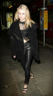 Lottie Moss feet photo thumbnail