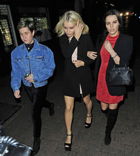 Lottie Moss feet photo thumbnail