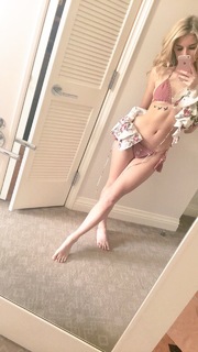 Lottie Moss feet photo thumbnail