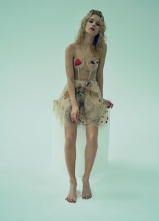 Lottie Moss feet photo thumbnail