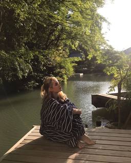 Lottie Moss feet photo thumbnail