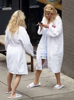 Lottie Moss feet photo thumbnail