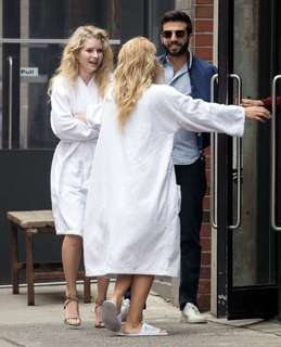 Lottie Moss feet photo thumbnail