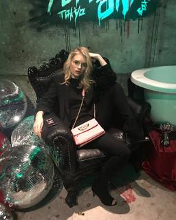 Lottie Moss feet photo thumbnail