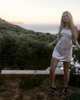 Lottie Moss feet photo thumbnail