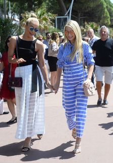 Lottie Moss feet photo thumbnail