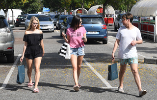 Lottie Moss feet photo thumbnail