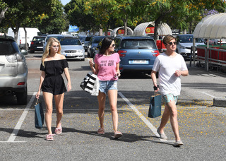 Lottie Moss feet photo thumbnail