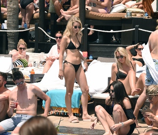 Lottie Moss feet photo thumbnail