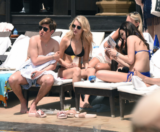 Lottie Moss feet photo thumbnail