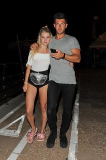 Lottie Moss feet photo thumbnail