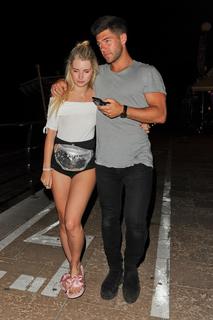 Lottie Moss feet photo thumbnail